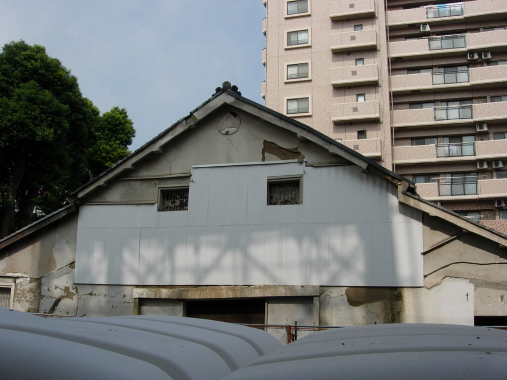 改修前の明治蔵 2006年10月