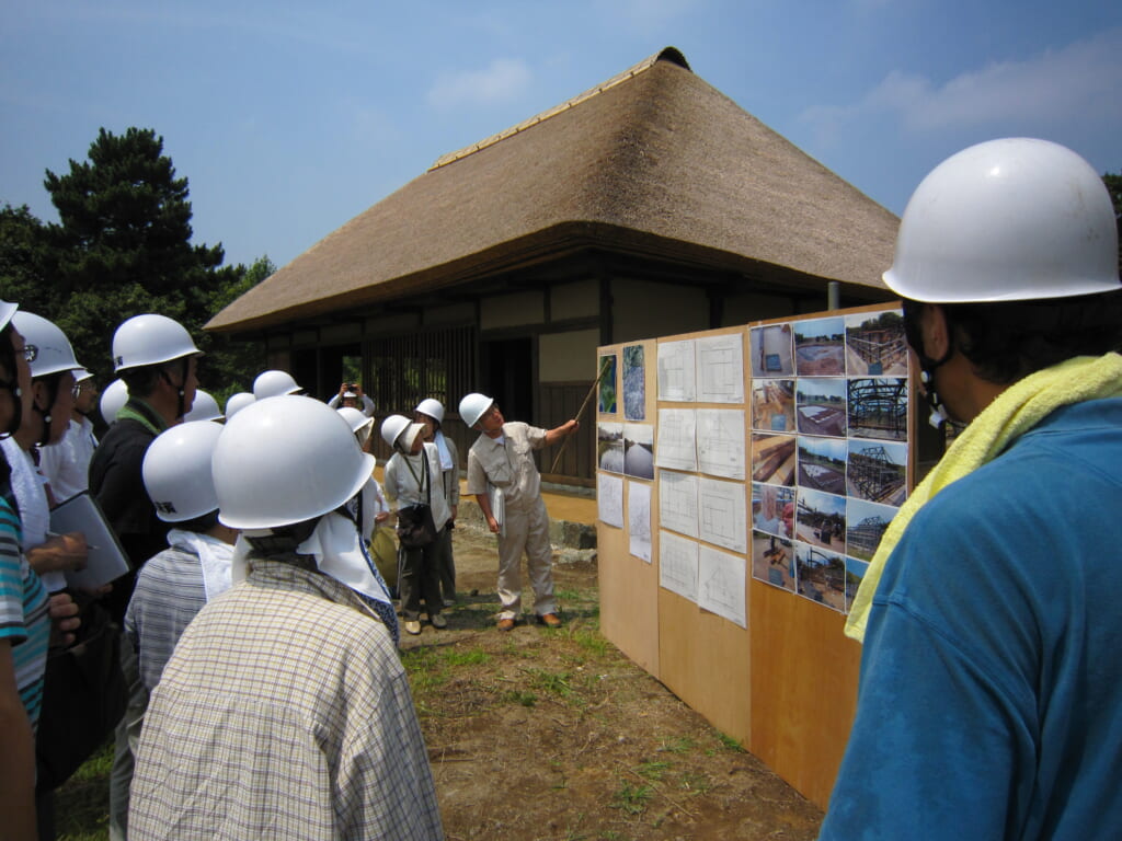 岩瀬氏の説明に聞き入る参加者