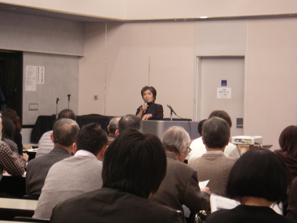 松波秀子氏(清水建設(株)技術研究所)による講義の様子