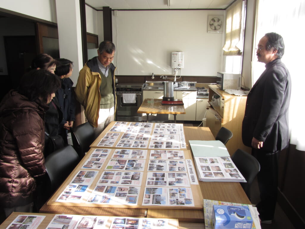 控室には工事写真をパネルにして展示してある