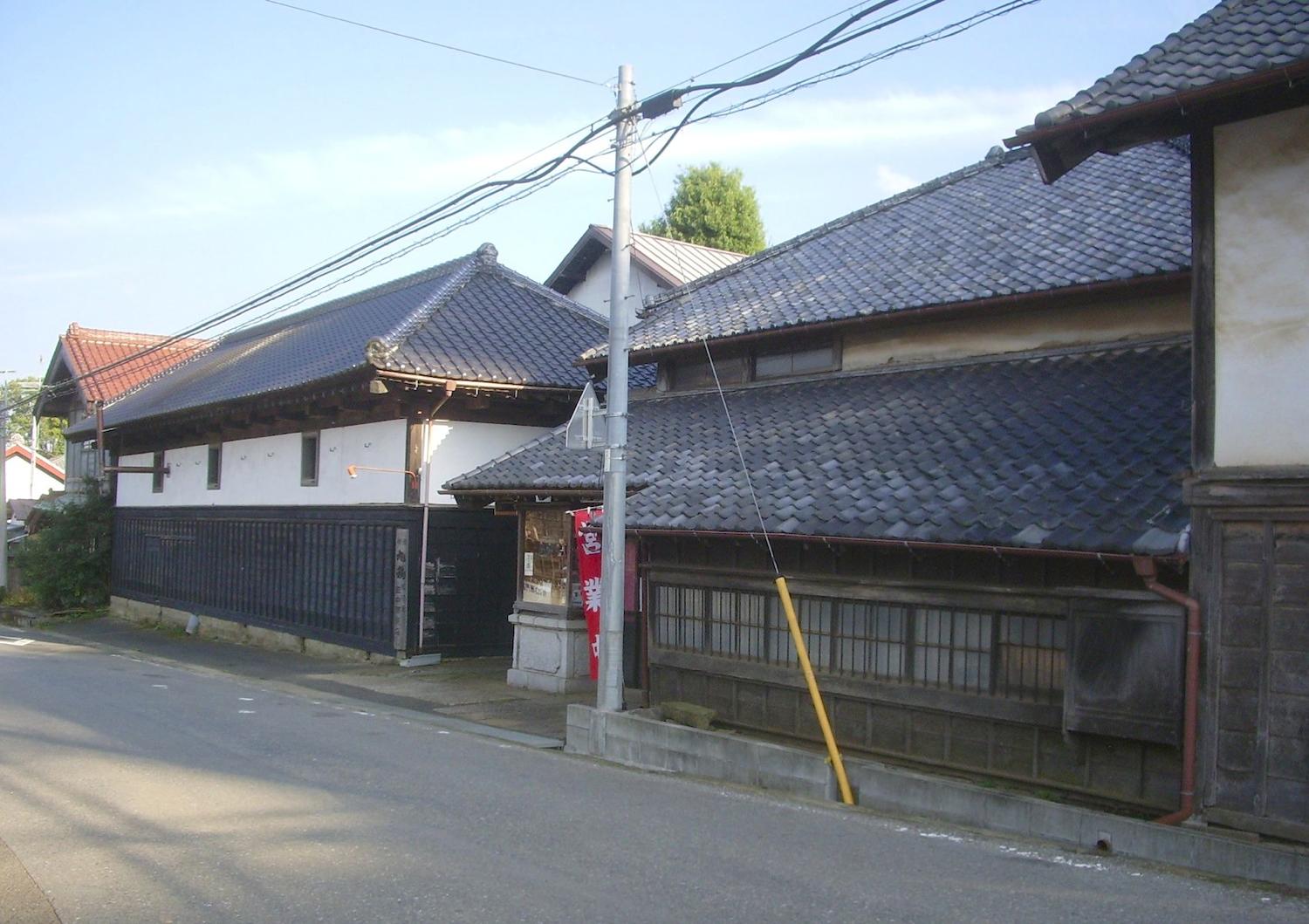 住まいと見世を兼ねた酒造の建物
