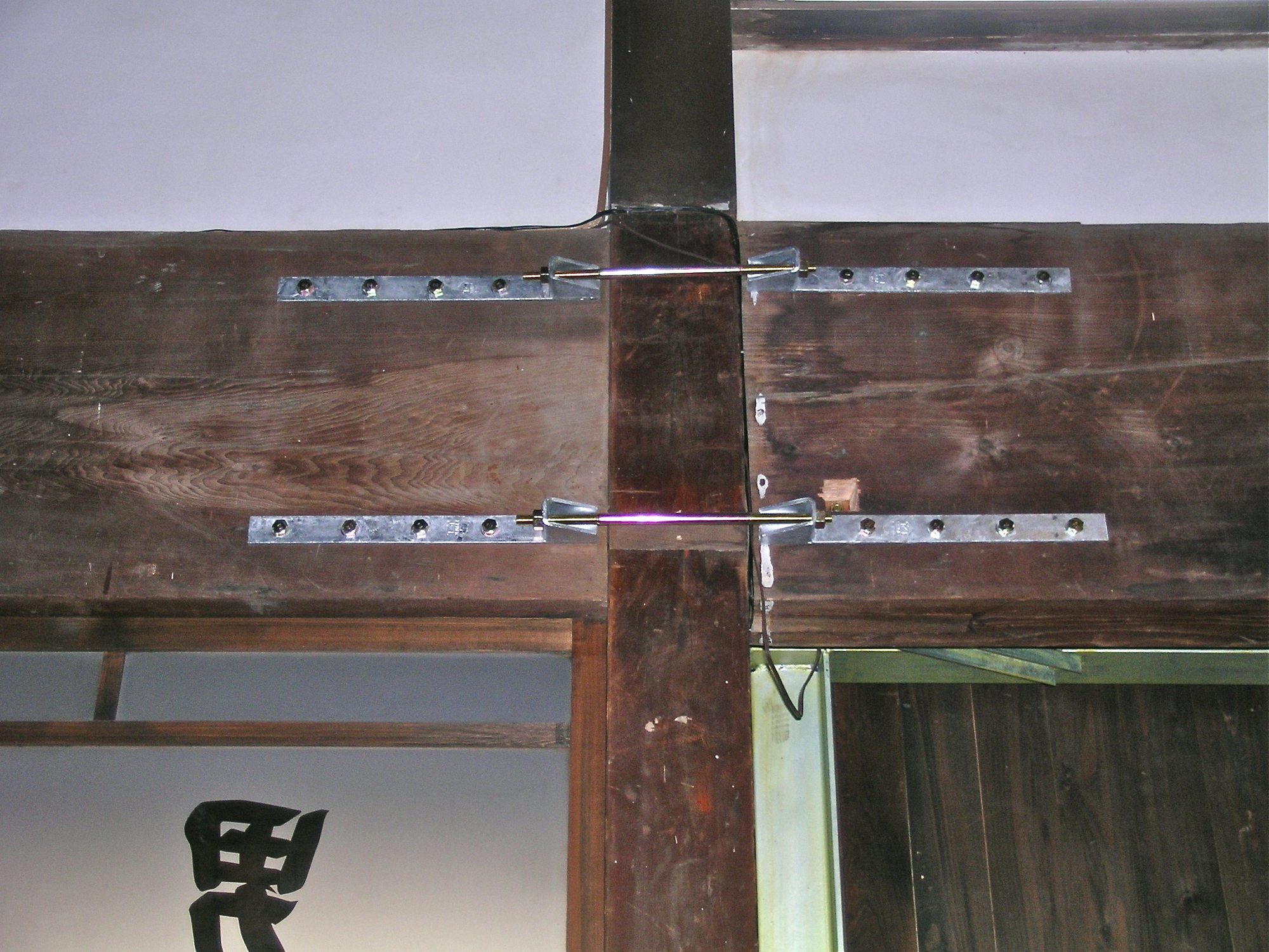 金物で補強した既存の胴差しの仕口