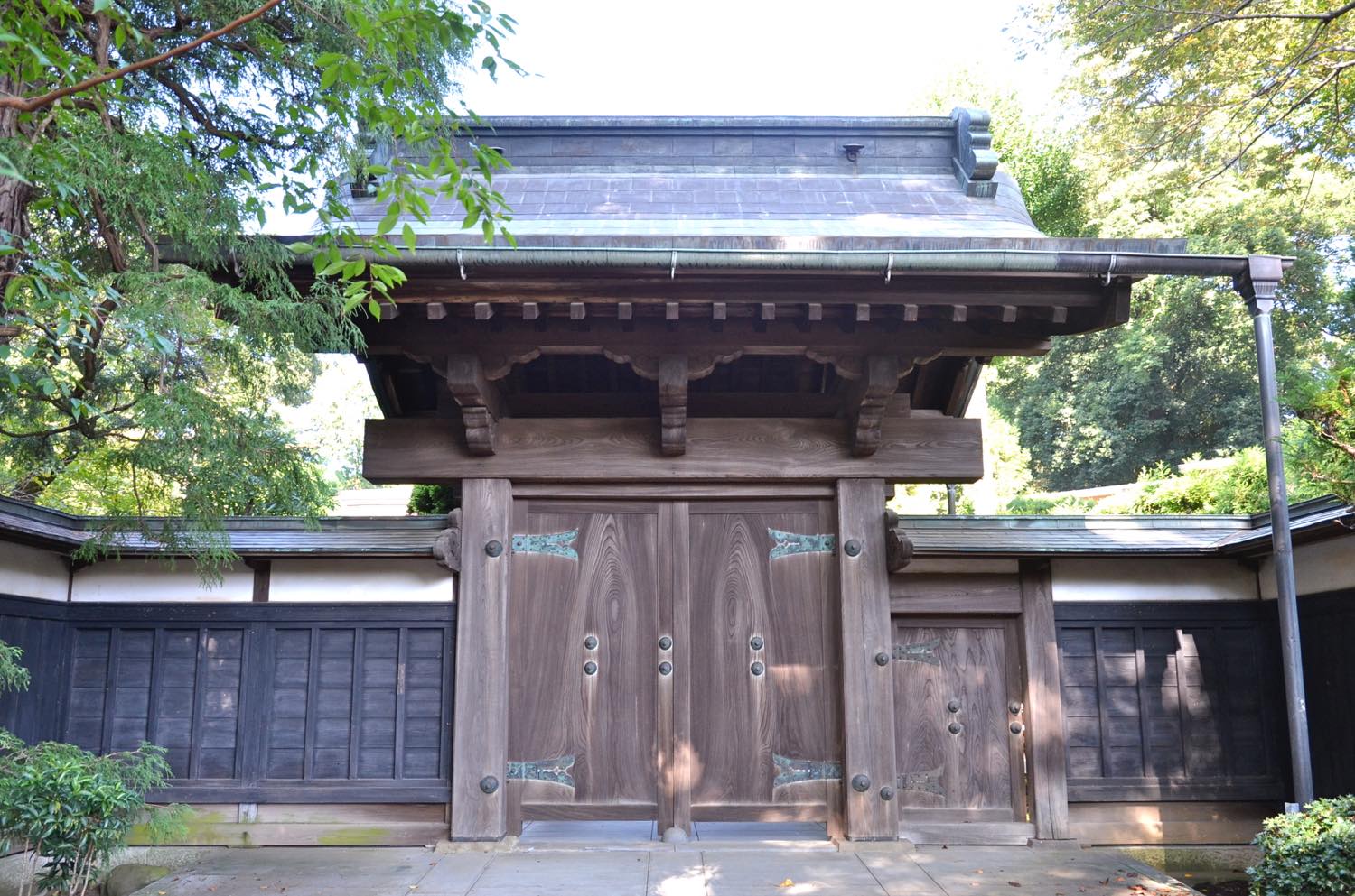 顧想園　日の出門屋根修理工事