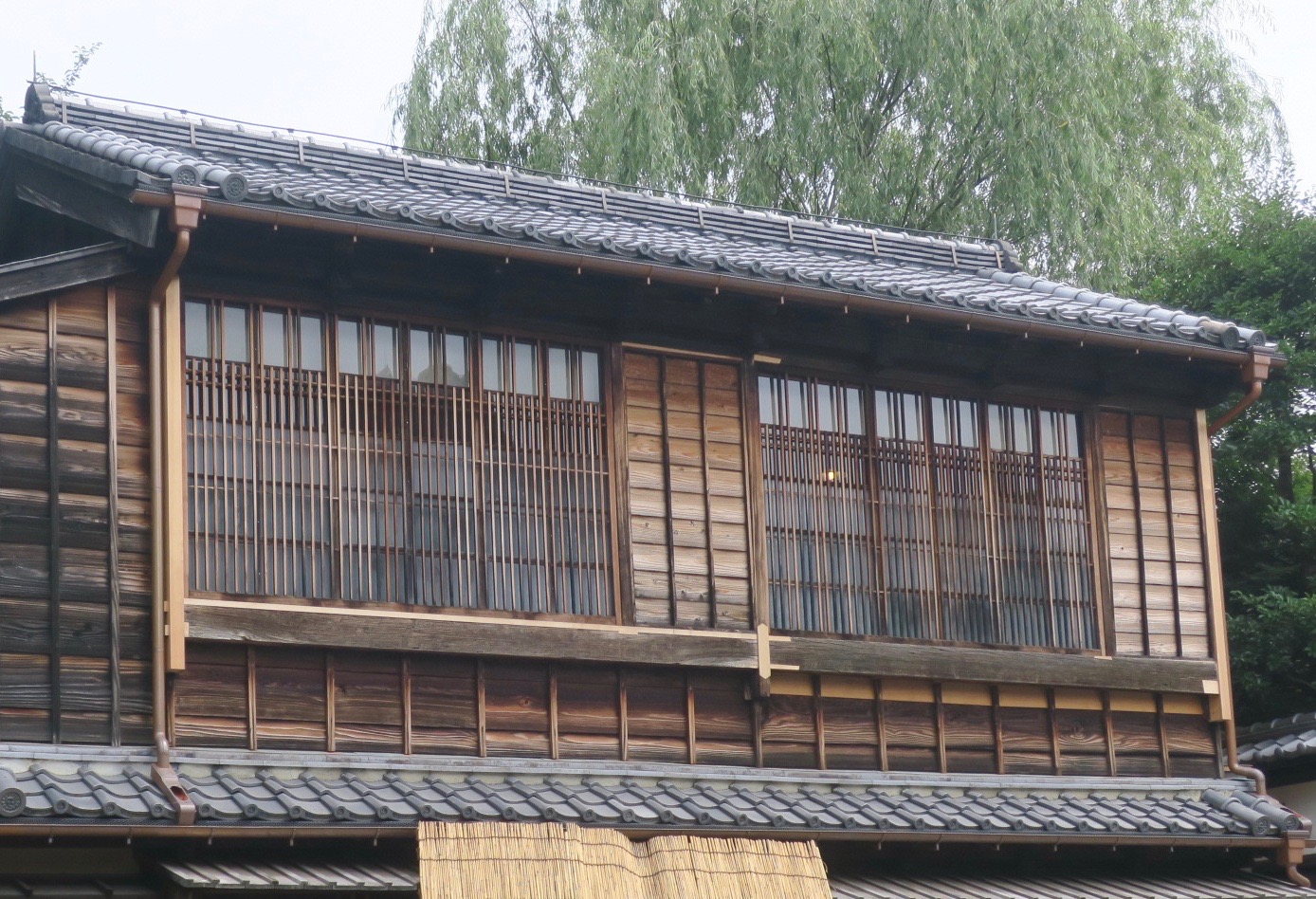 鍵屋　出格子工事後