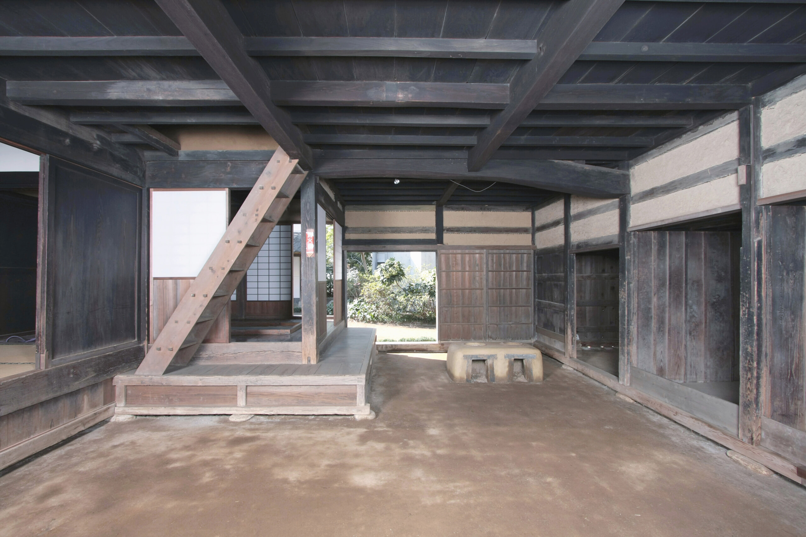土間